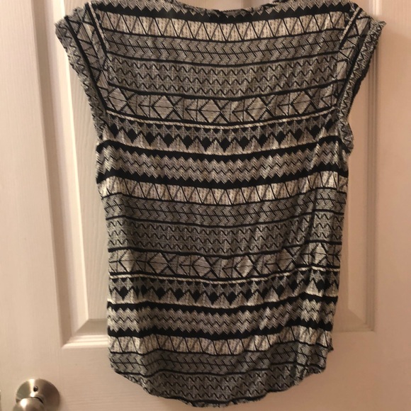 Patterned Top - Picture 4 of 4